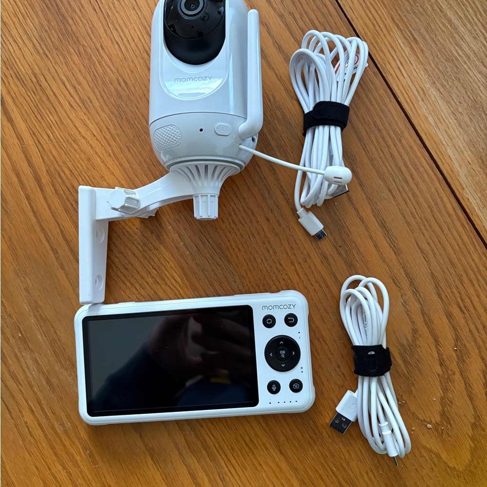 Momcozy White Baby Monitor with Camera 5” smart WiFi monitor